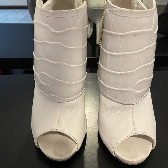 Giuseppe Zanotti Leather Peep-Toe Booties - Picture 6 of 16